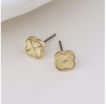 FAUX GOLD QUATREFOIL STUD EARRINGS