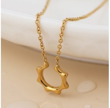 GOLD PLATED STAINLESS STEEL WAVE HORSESHOE PENDANT NECKLACE