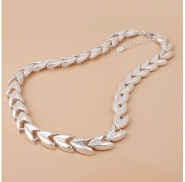 SMOOTH BRUSHED SILVER PLATED CHEVRON/HEARTS NECKLACE